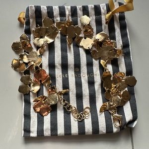 Lele Sadoughi Beautiful Freeform flower necklace